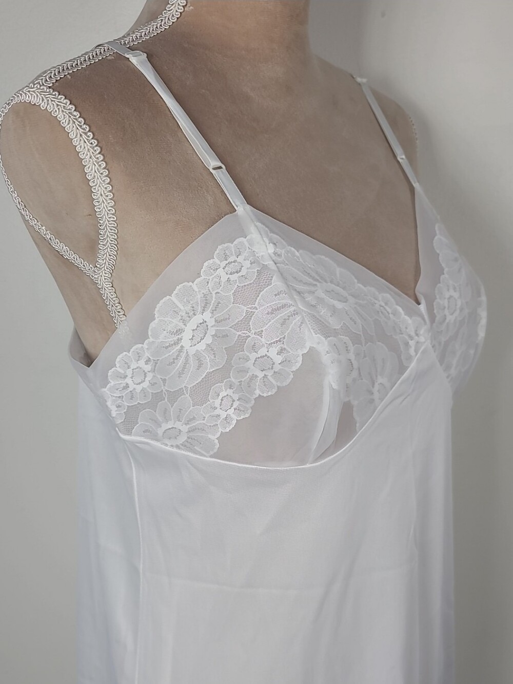 Vintage 70's Vanity Fair Ivory White Nylon Lace Trim 24" Full Slip Dress 38 - Picture 7 of 15